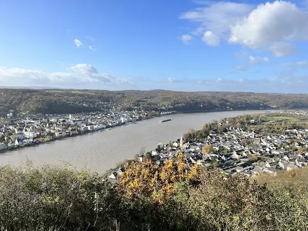 Ausblick nach Norden auf der Erpeler Ley mit Rhein und Teilen der Eifel
