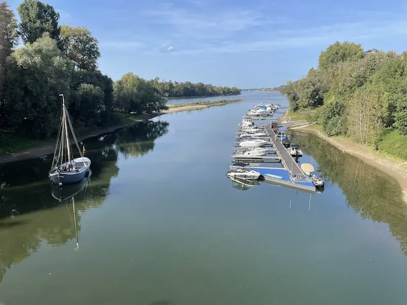 Blick auf den Rheinhafen in Bad Honnef